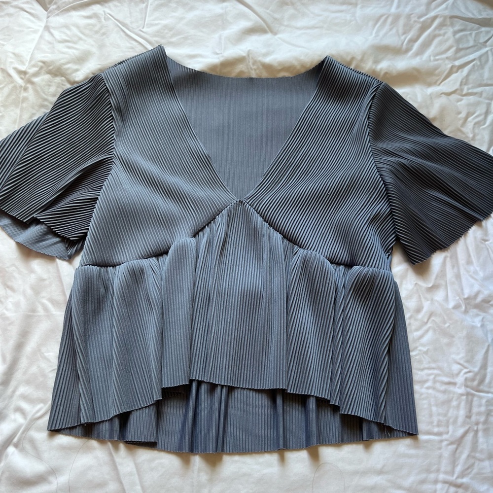 Ribbed v-neck float blouse
